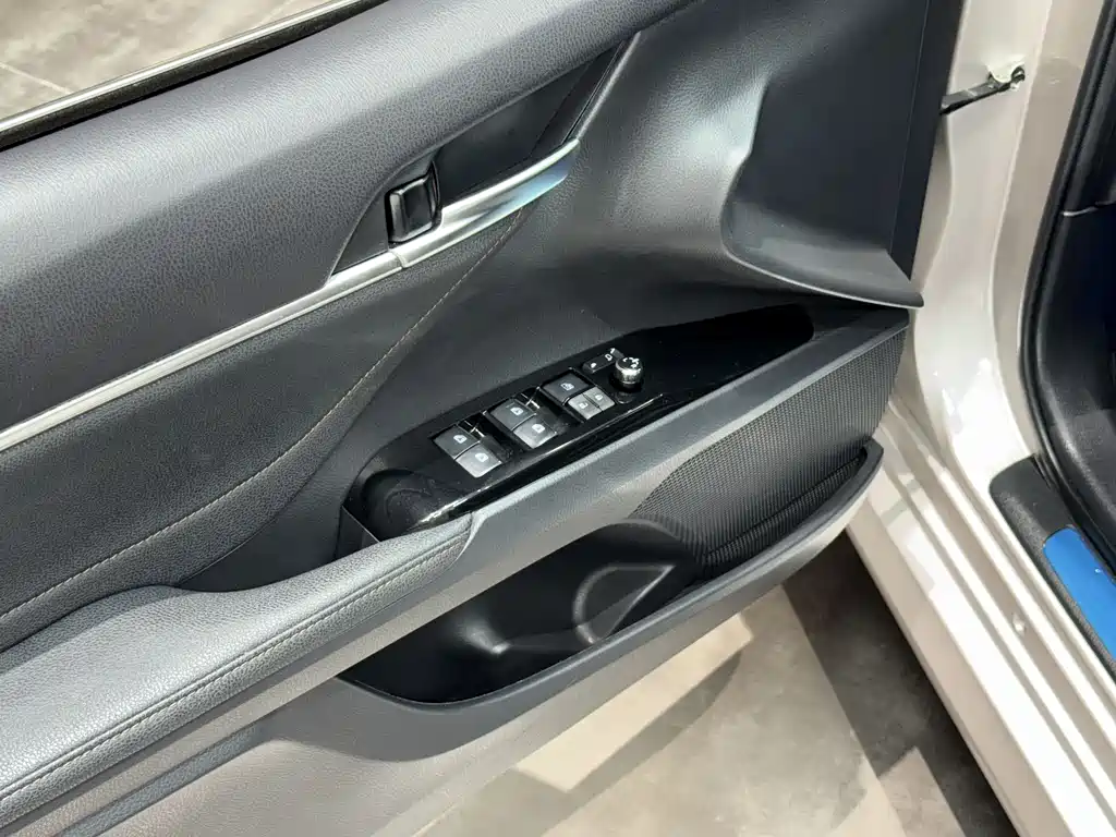 Toyota Camry 2020 — фото 21