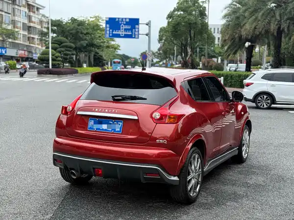 Infiniti ESQ 2014