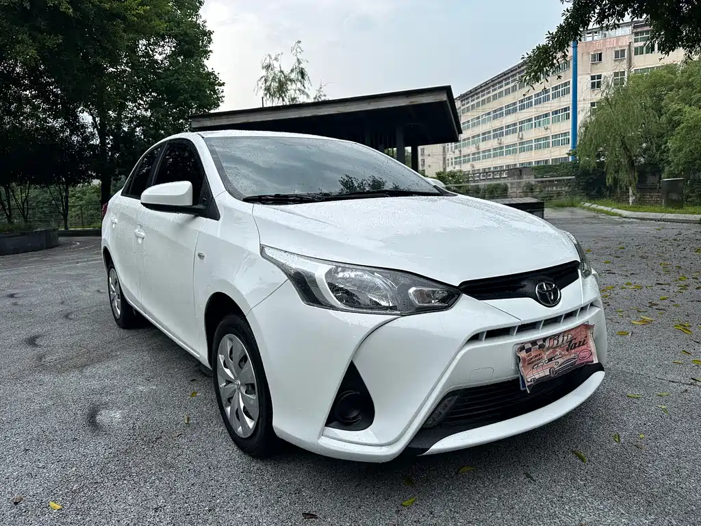 Toyota Yaris L 2017 — фото 2