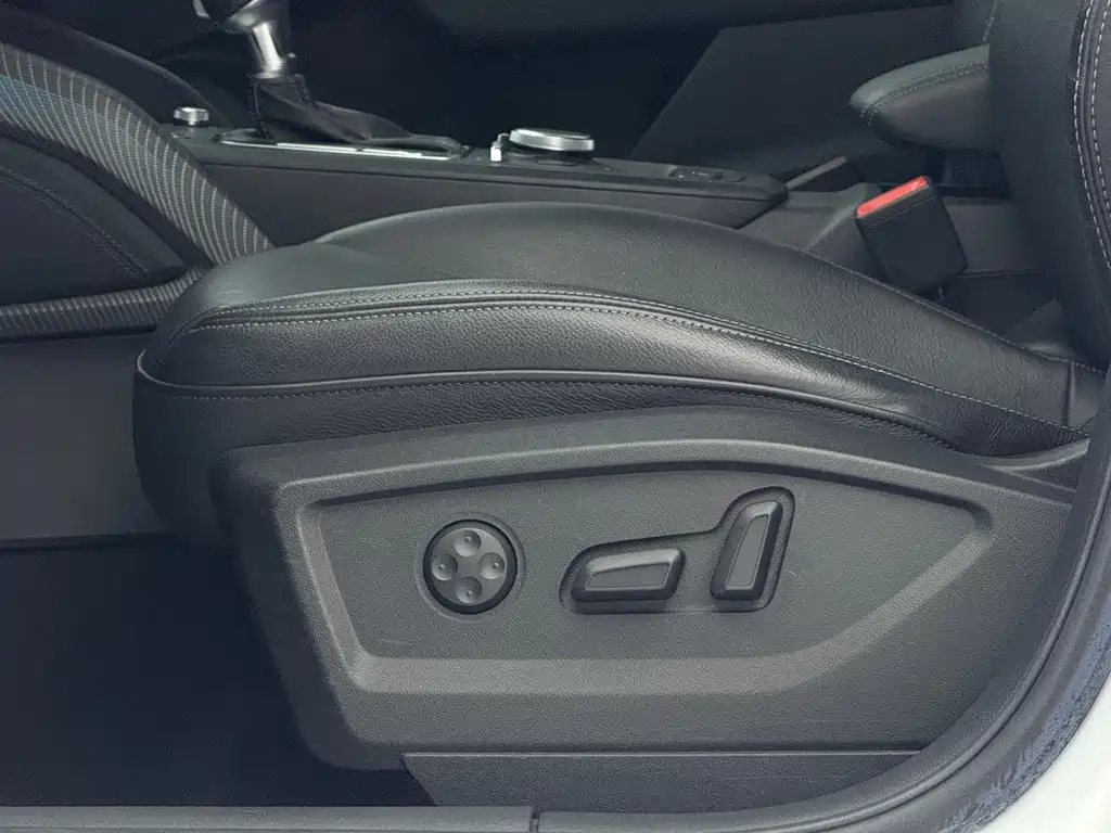 Audi Q2L 2022 — фото 20