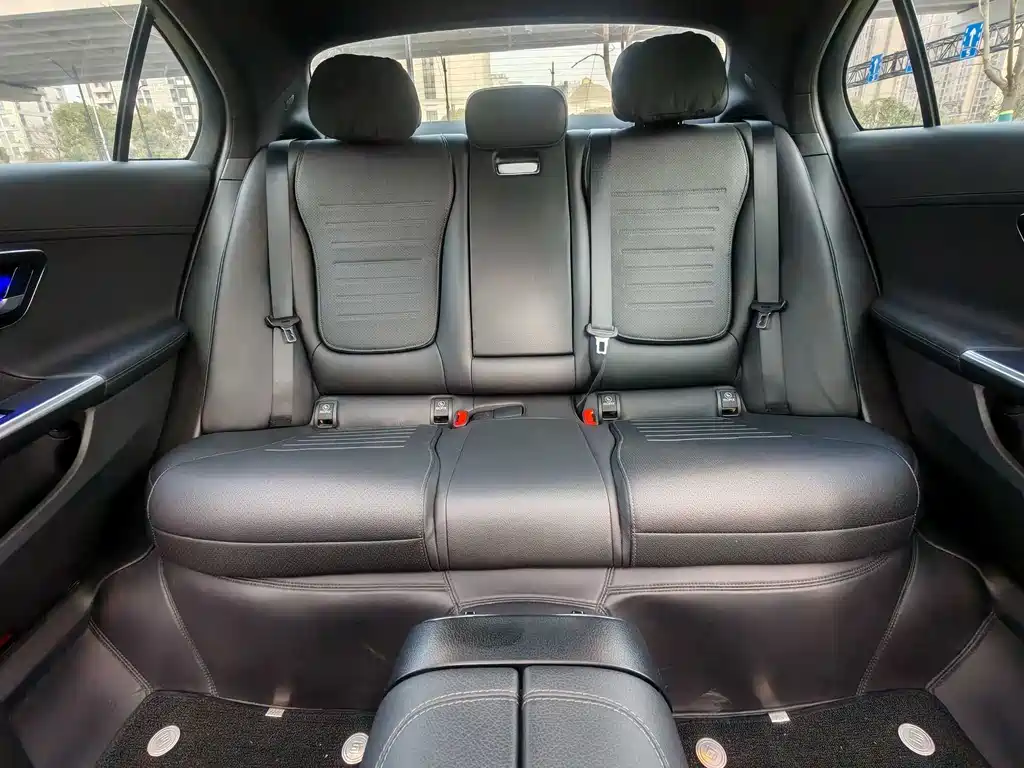 Mercedes-Benz C-Class 2023 — фото 16