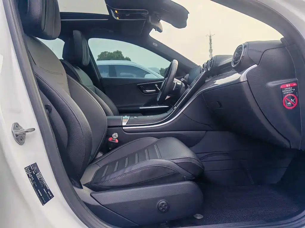 Mercedes-Benz C-Class 2023 — фото 19