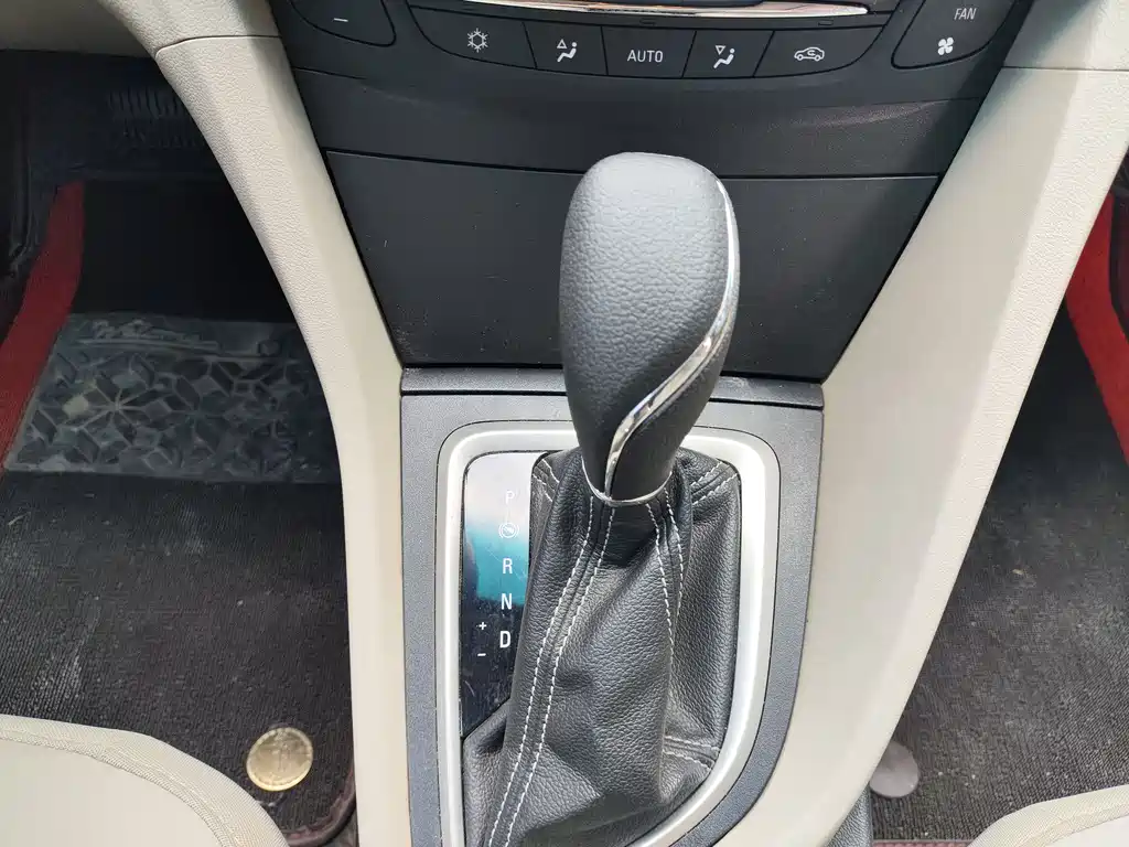 Buick Excelle 2015 — фото 14