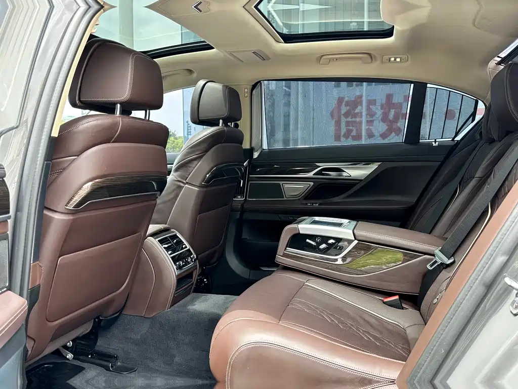 BMW 7 Series 2020 — фото 10