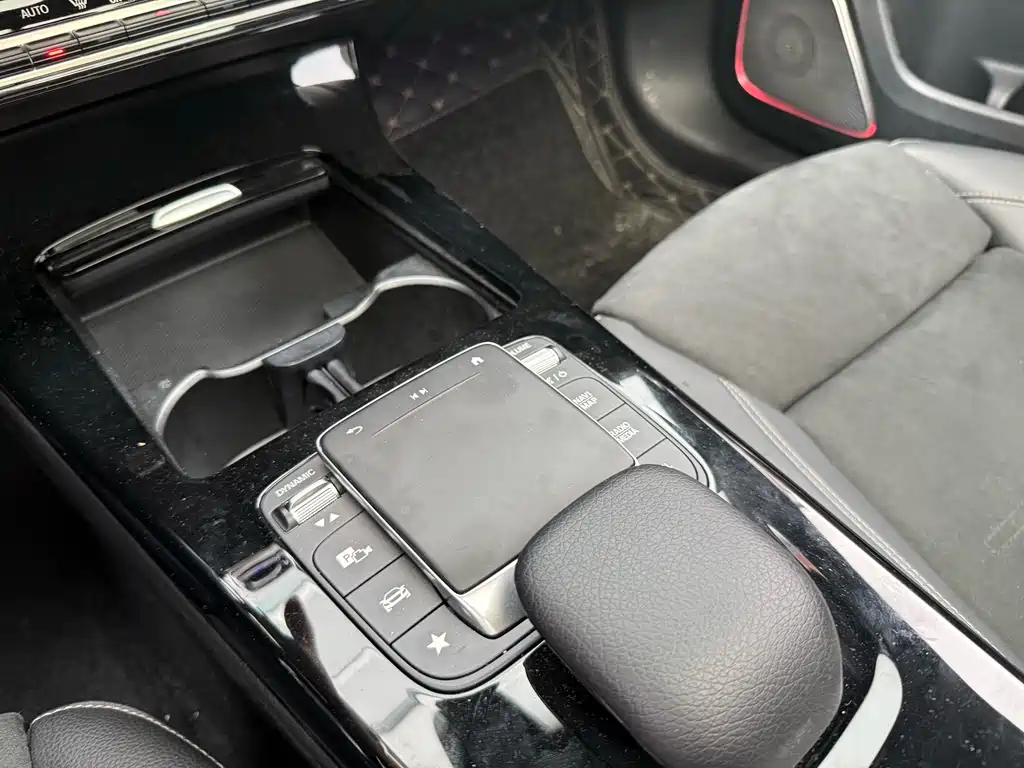 Mercedes-Benz A-Class 2022 — фото 9
