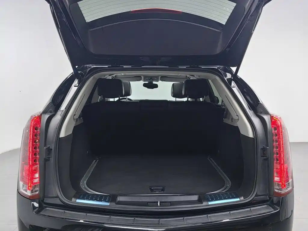 Cadillac SRX 2015 — фото 16