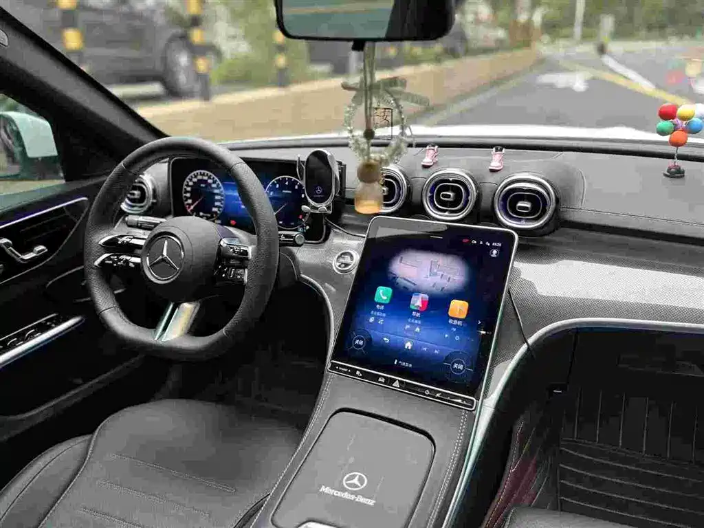 Mercedes-Benz C-Class 2025