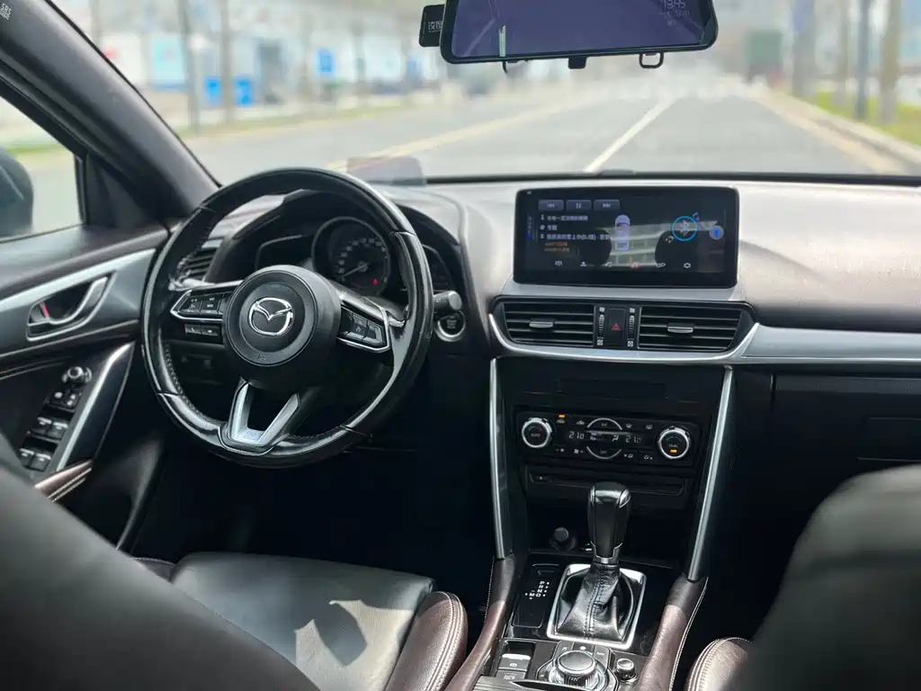 Mazda CX-4 2018 — фото 10