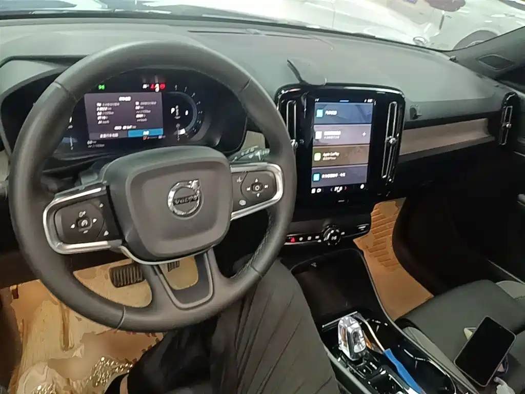 Volvo XC40 2023 — фото 10