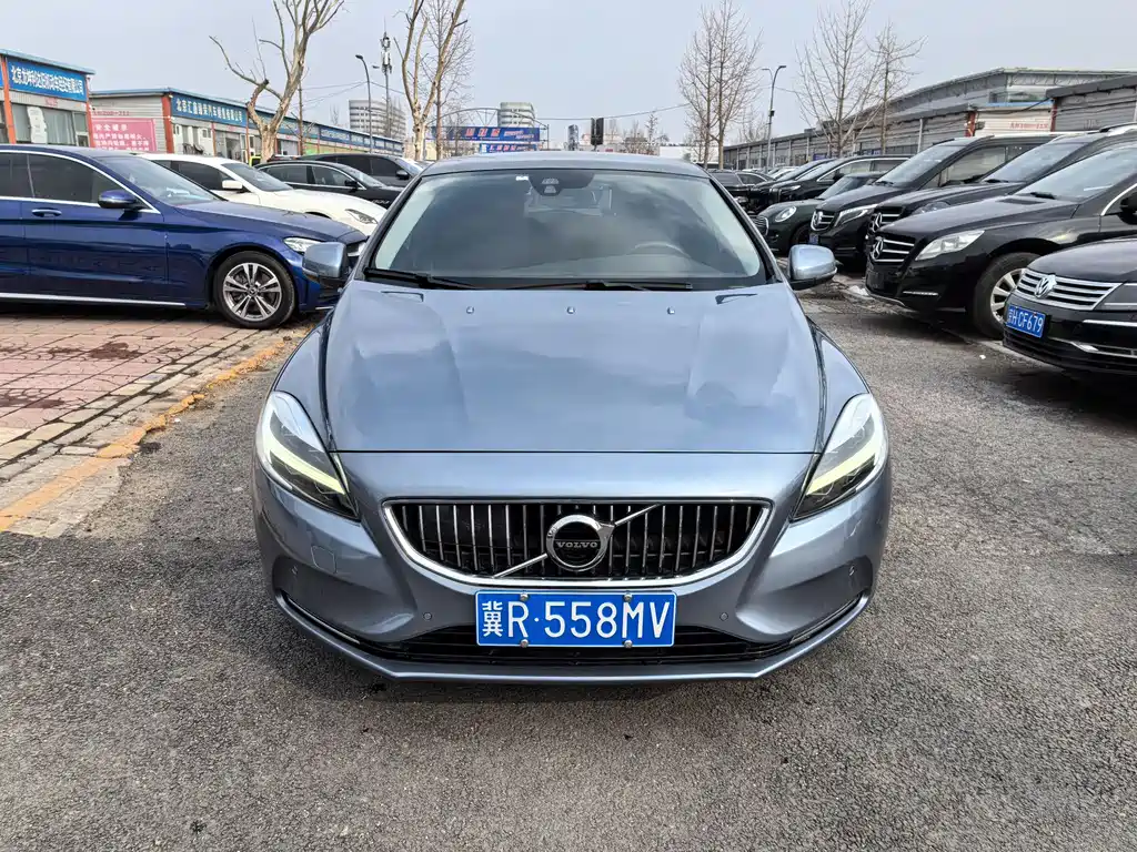 Volvo V40 2018 — фото 2