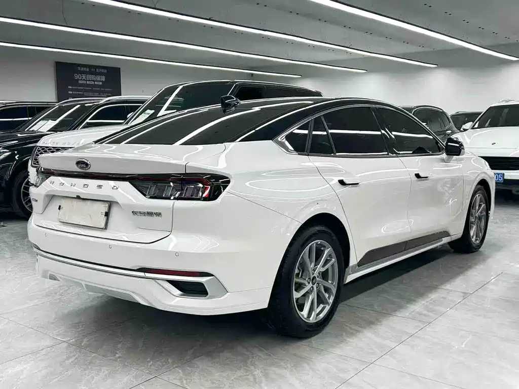 Ford Mondeo 2023 — фото 6
