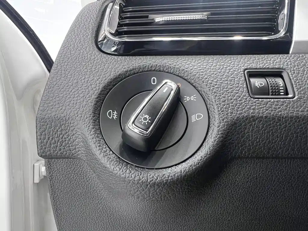 Skoda Rapid 2022 — фото 9
