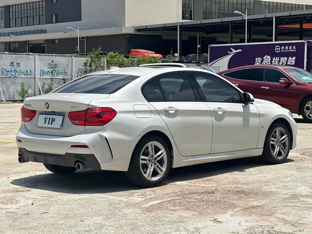BMW 1 Series 2020 — фото 9