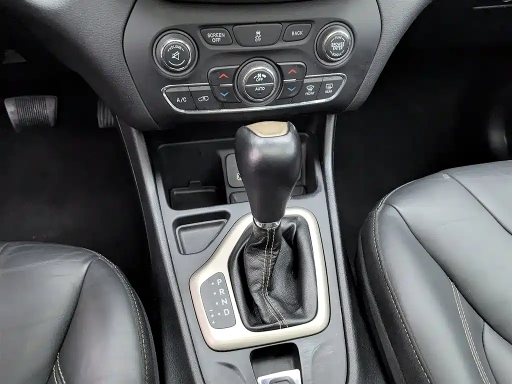 Jeep Cherokee 2016 — фото 13