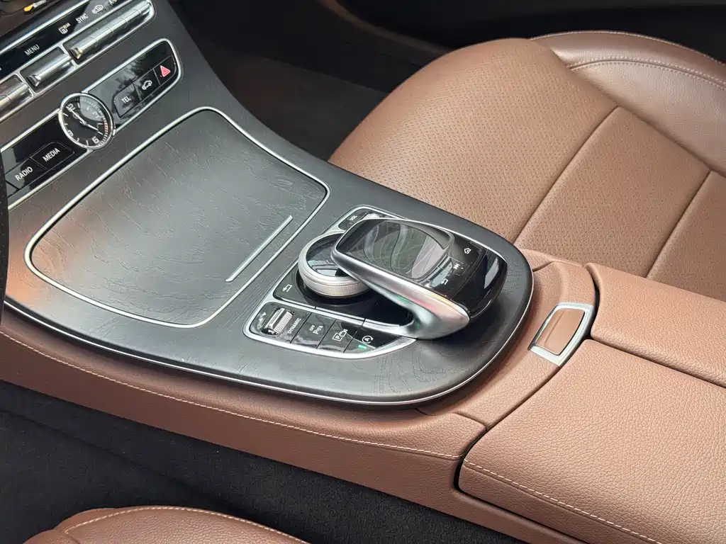 Mercedes-Benz E-Class 2018 — фото 12