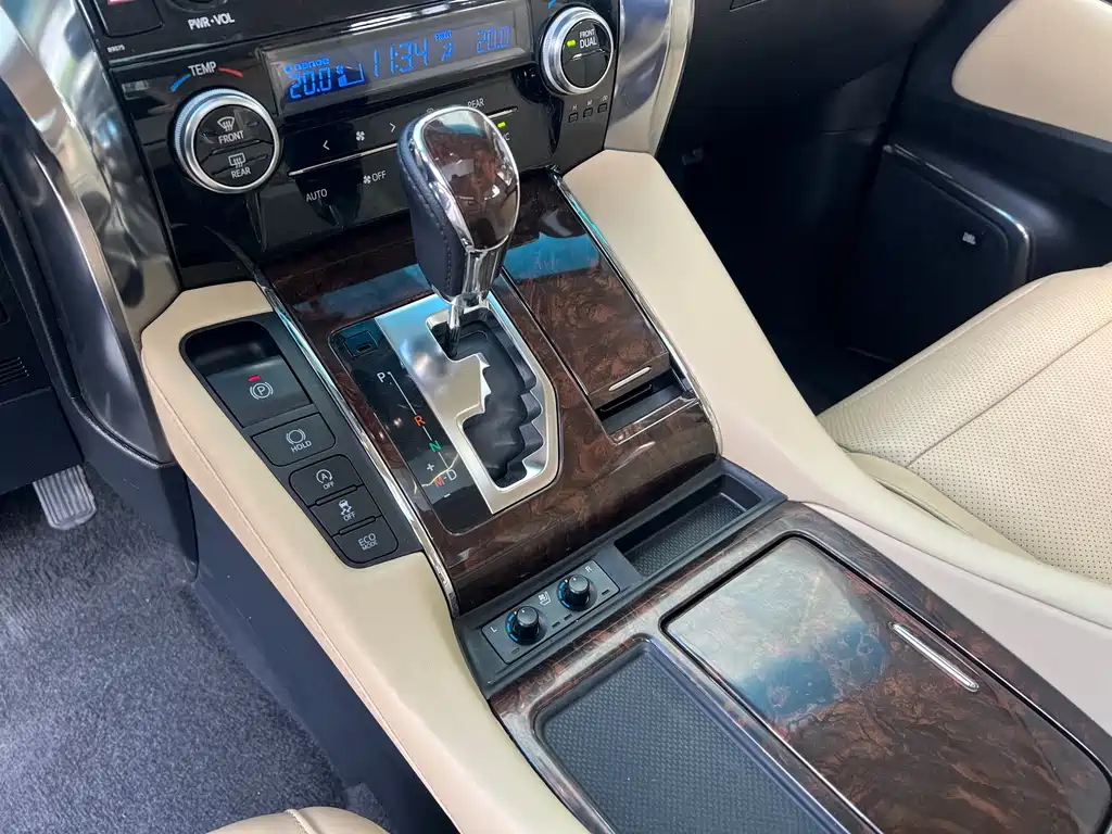 Toyota Alphard 2018 — фото 7