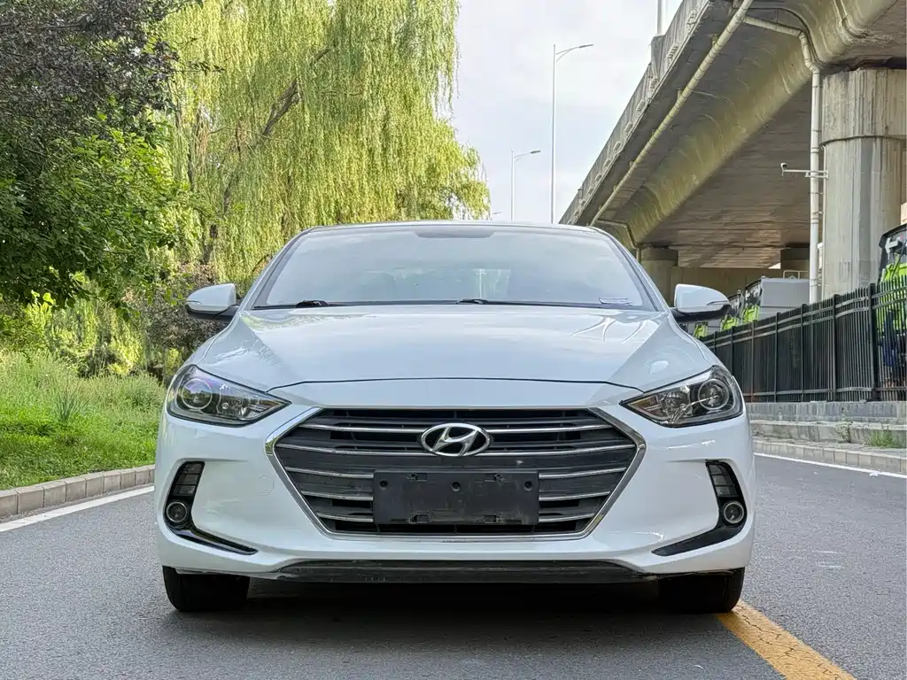 Hyundai Elantra 2016 — фото 2