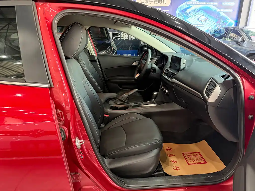 Mazda 3 Axela 2019 — фото 11