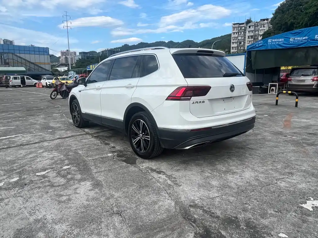 Volkswagen Tiguan L 2018 — фото 8