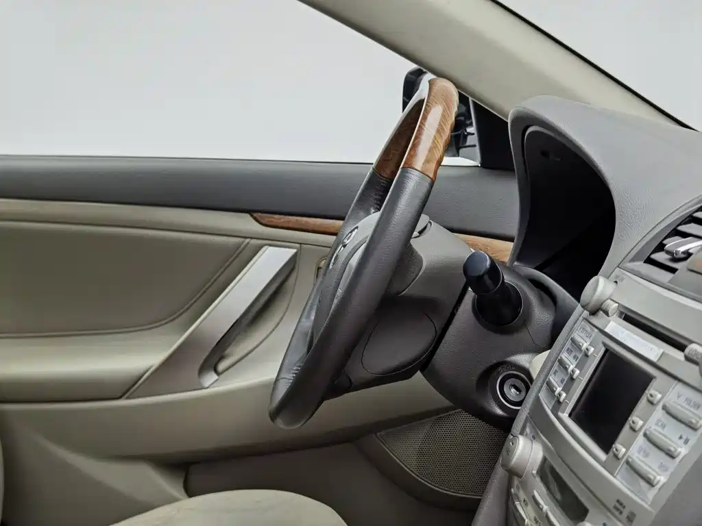 Toyota Camry 2011 — фото 22