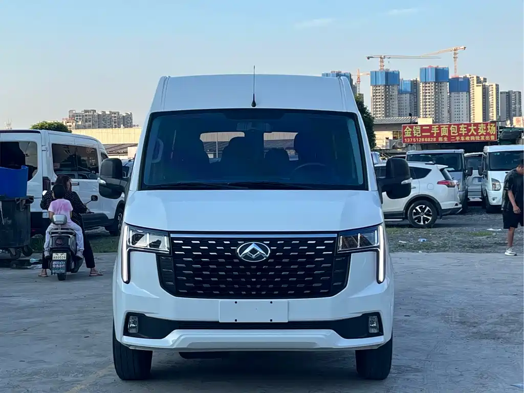 Maxus V80 2024