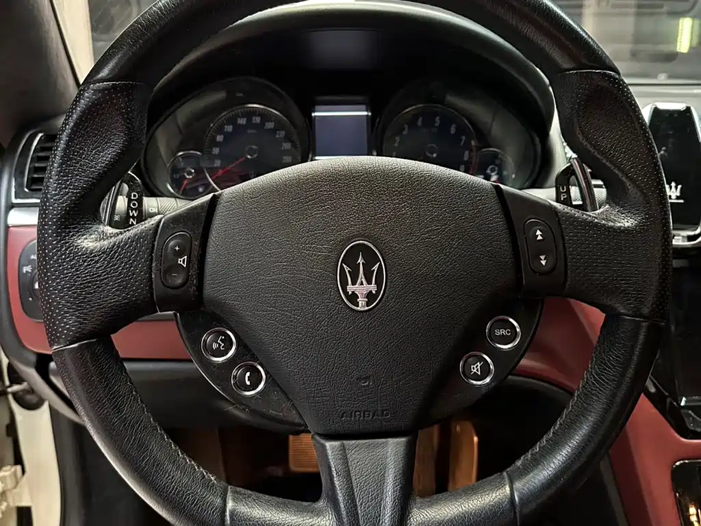 Maserati GranTurismo 2013 — фото 11