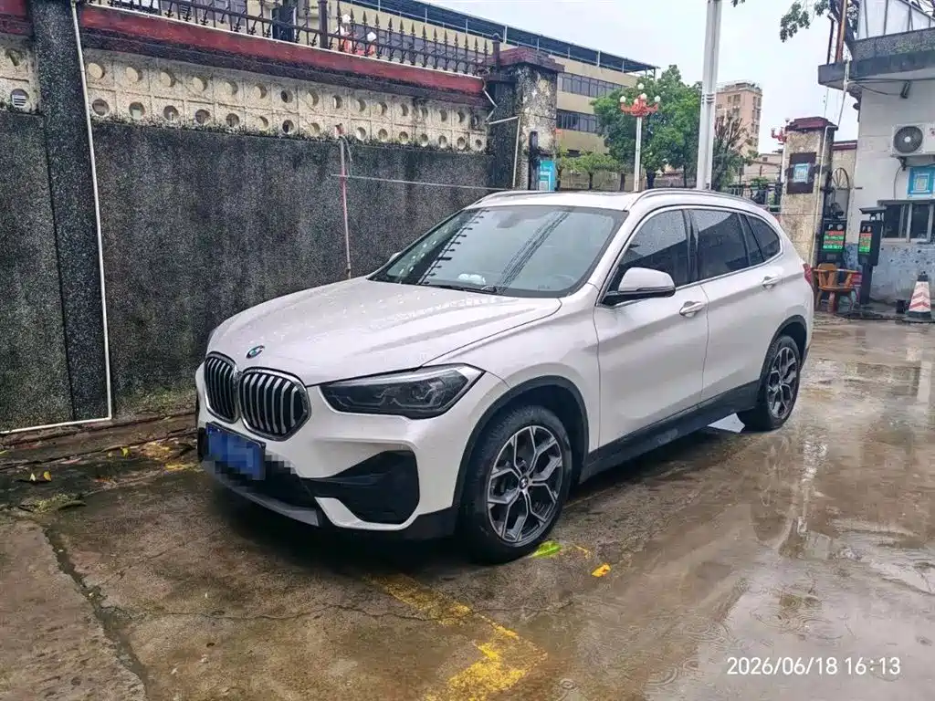 BMW X1 2022 — фото 1