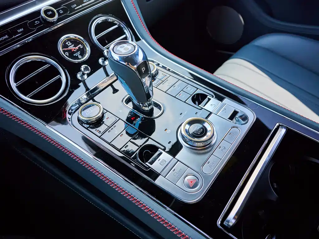 Bentley Continental 2023 — фото 18