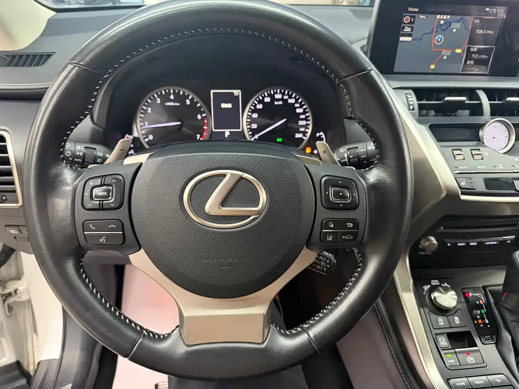 Lexus NX 2019 — фото 10