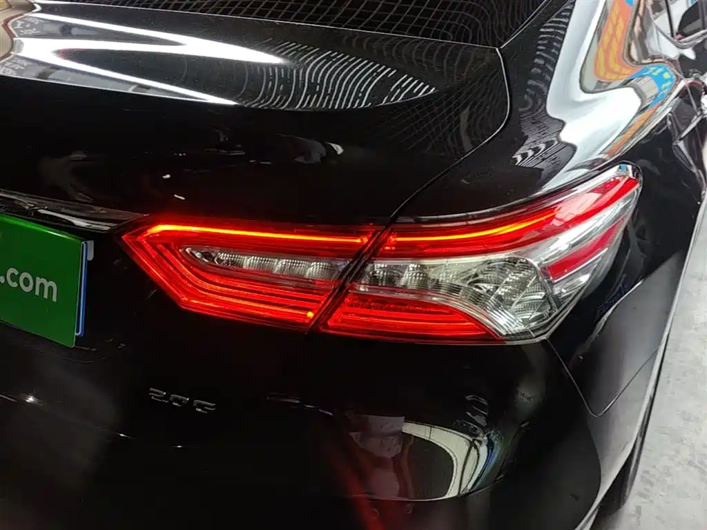 Toyota Camry 2022 — фото 8