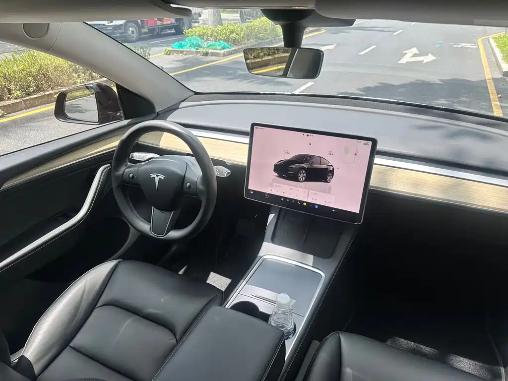 Tesla Model Y 2023 — фото 16