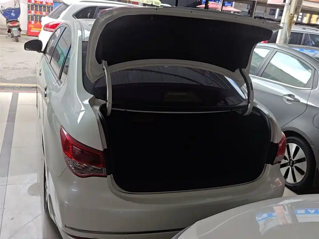 Nissan Sylphy 2015 — фото 19