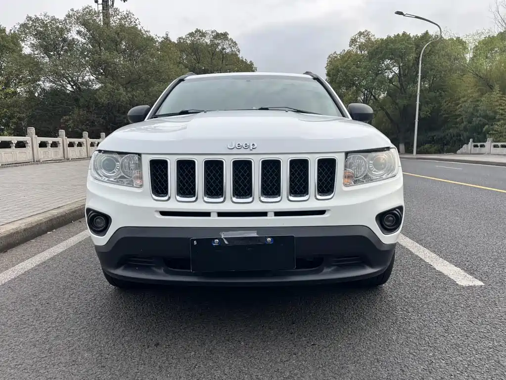 Jeep Compass 2012 — фото 2