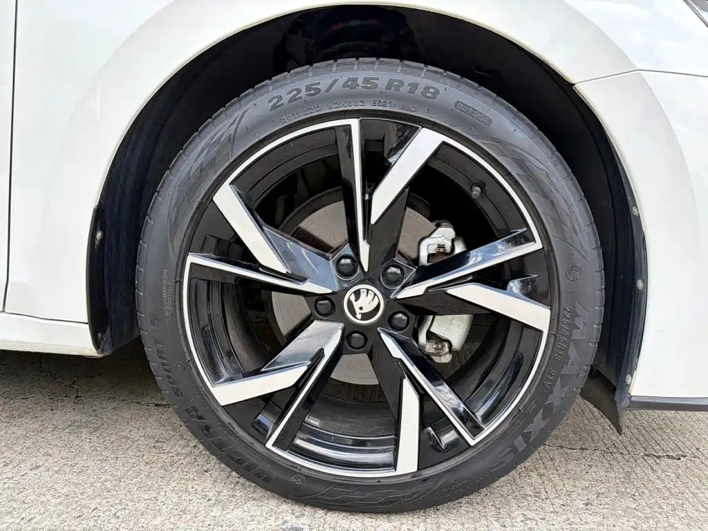 Skoda Octavia 2022 — фото 20