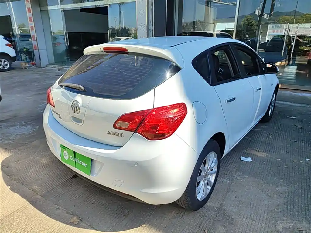 Buick Excelle 2015 — фото 5
