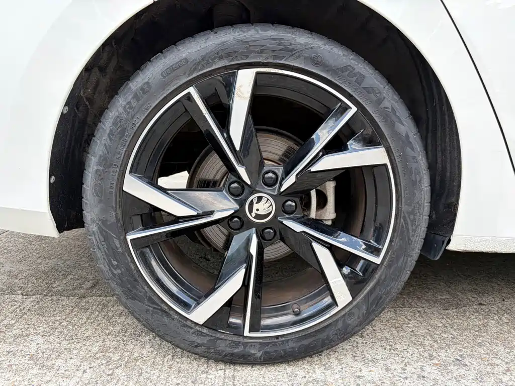 Skoda Octavia 2022 — фото 21