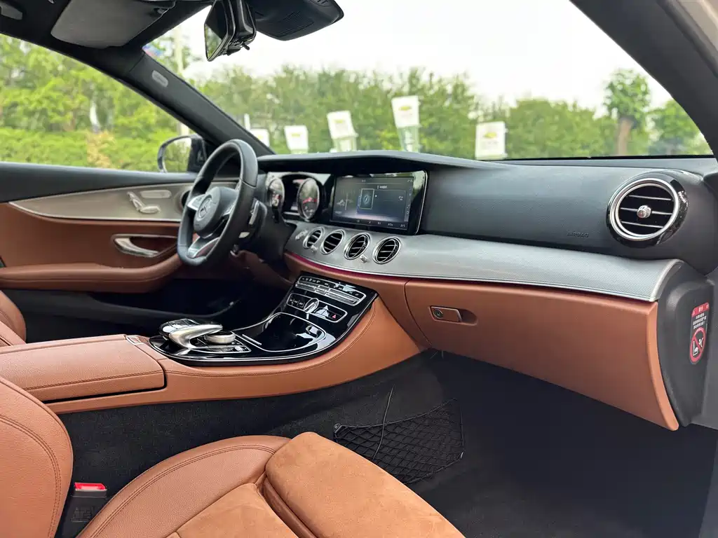 Mercedes-Benz E-Class 2018 — фото 32