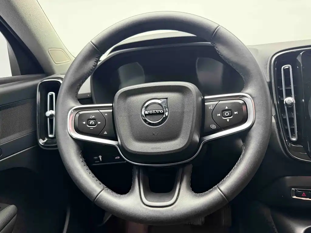 Volvo XC40 2022 — фото 15