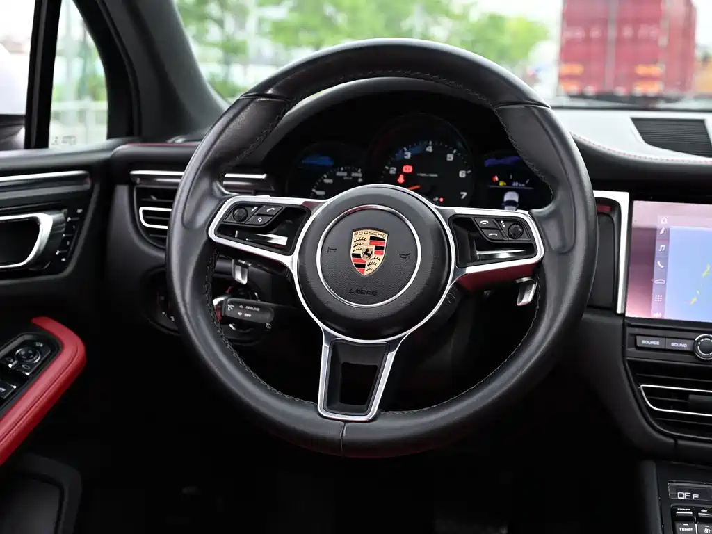 Porsche Macan 2019 — фото 9