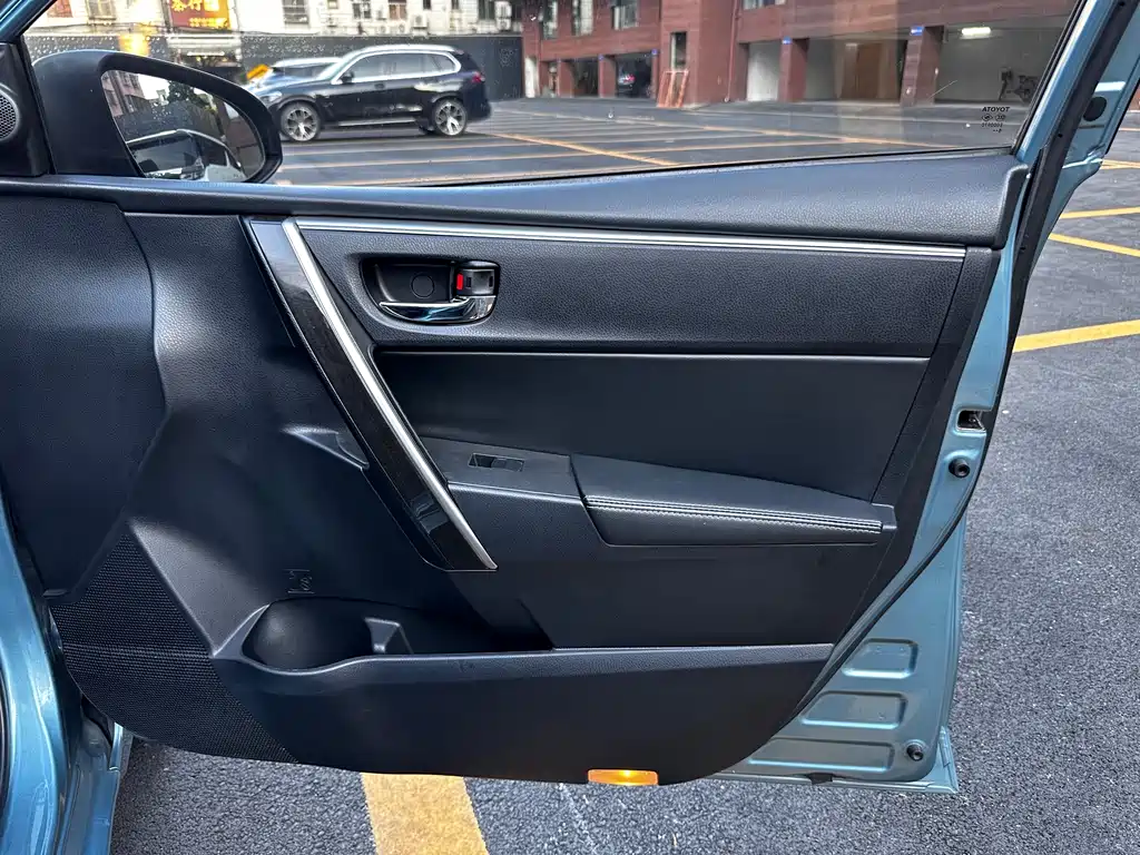 Toyota Corolla 2015 — фото 27