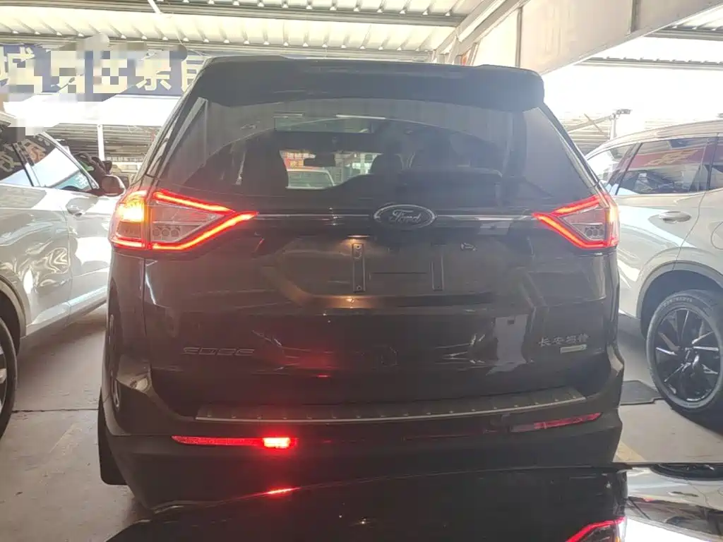 Ford Edge 2018 — фото 6