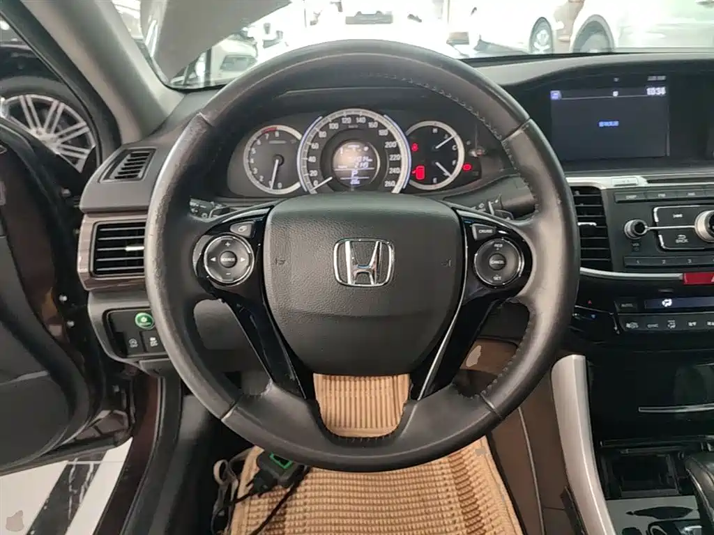 Honda Accord 2017 — фото 11