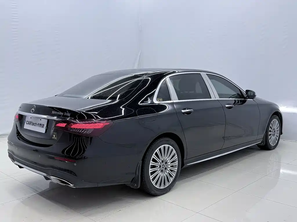 Mercedes-Benz E-Class 2022 — фото 18