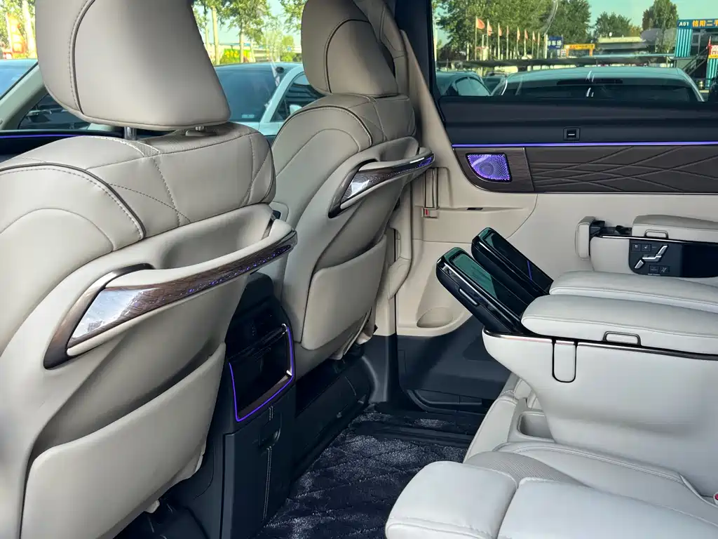 Toyota Alphard 2024 — фото 9