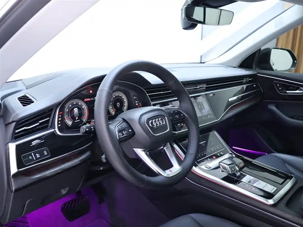 Audi Q8 2023 — фото 11
