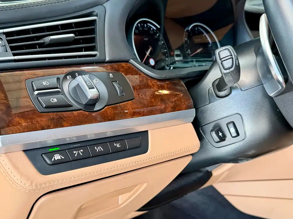 BMW 7 Series 2014 — фото 10