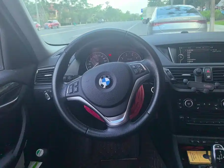 BMW X1 2015 — фото 15