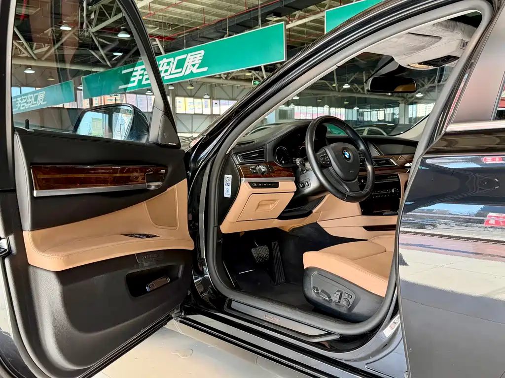 BMW 7 Series 2014 — фото 15