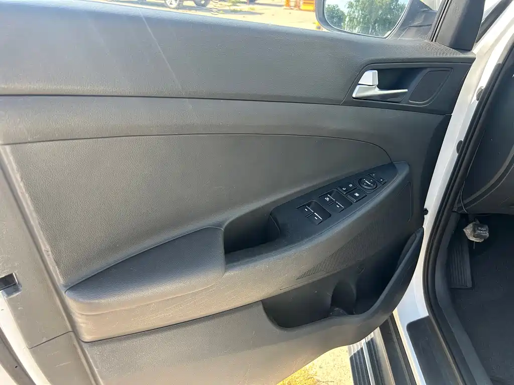 Hyundai Tucson 2017 — фото 10
