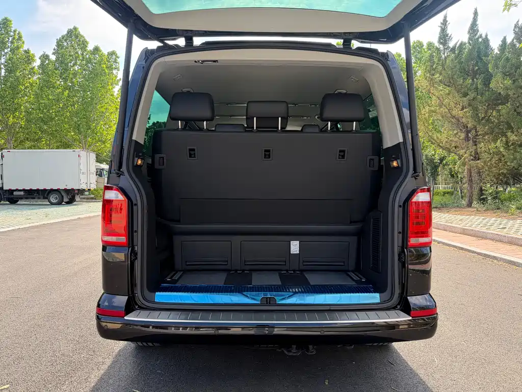 Volkswagen Multivan 2017 — фото 29